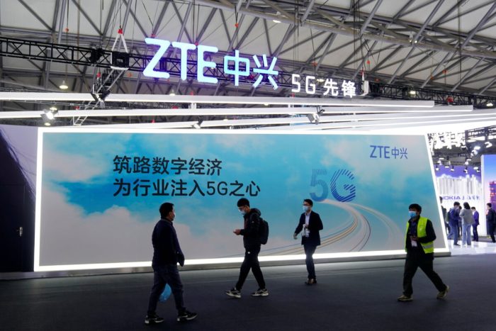 Стенд ZTE Corp. на Mobile World Congress (MWC) в Шанхае. (Aly Song/Reuters)