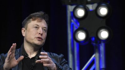 Главный исполнительный директор Tesla и SpaceX Илон Маск выступает на конференции и выставке SATELLITE в Вашингтоне на архивной фотографии. (Susan Walsh/AP Photo)
