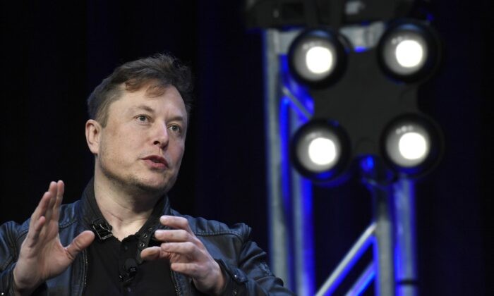 Главный исполнительный директор Tesla и SpaceX Илон Маск выступает на конференции и выставке SATELLITE в Вашингтоне на архивной фотографии. (Susan Walsh/AP Photo)
