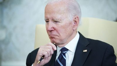 Президент Джо Байден в Овальном кабинете Белого дома 13 января 2023 года. (Mandel Ngan/AFP via Getty Images)