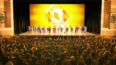 Шоу Shen Yun Performing Arts World Company в HBG Hiroshima Bunka Gakuen Hall в Хиросиме, Япония, 2 января 2023 года. (Annie Gong/The Epoch Times)