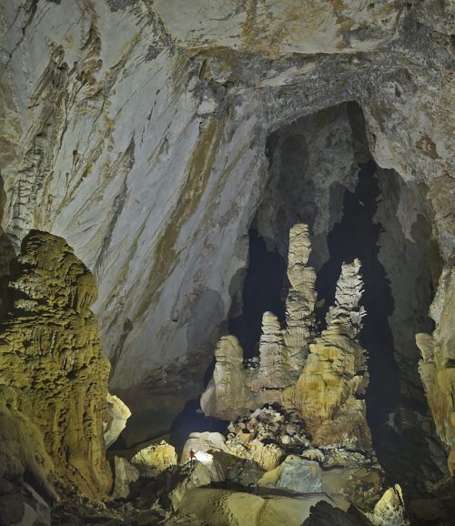 Гигантские сталагмиты в пещере Шондонг. (Dave Bunnell/CC BY-SA 4.0)