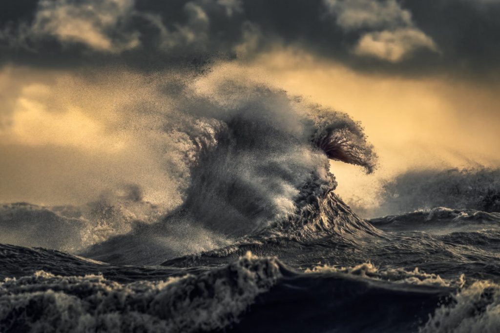 Ещё более невероятные волны на озере Эри в 2022 году. (Courtesy of Trevor Pottelberg Photography)