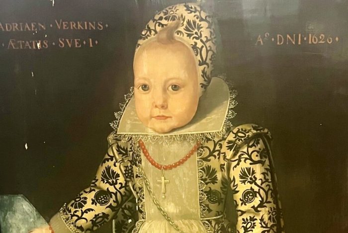 Забытый 400-летний портрет «миниатюрной леди». (SWNS)