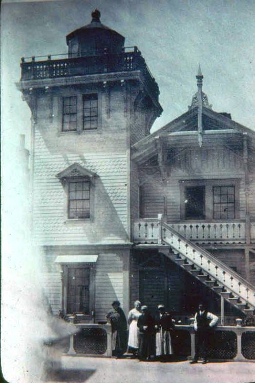 Старинная фотография станции East Brother Light Station. (Courtesy of Tom Butt)
