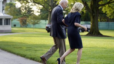 Президент США Джо Байден и первая леди США Джилл Байден не присутствовали при обыске своего дома в Делавэре. (YuriGripas/Abaca/BloombergviaGettyImages)