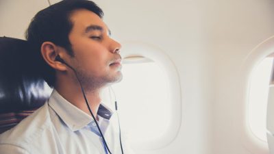 Чтобы сконцентрироваться, слушайте успокаивающие звуки природы. (Atstock Productions/Shutterstock)