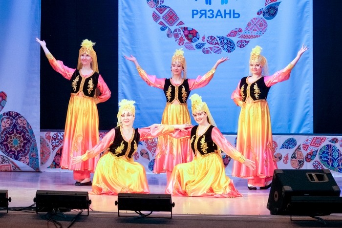 Выступление танцевального коллектива «Лотос». (The Epoch Times)