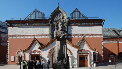  Третьяковская галерея в Москве. Памятник Третьякову работы А.П. Кибальникова. Фото: 
Andrey(Russia) /wikimedia.org/CC BY 2.0