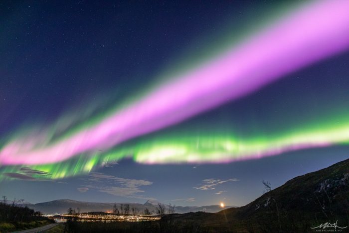 Северное сияние в розовых и зелёных оттенках 2 ноября 2022 года. (Courtesy of Markus Varik)