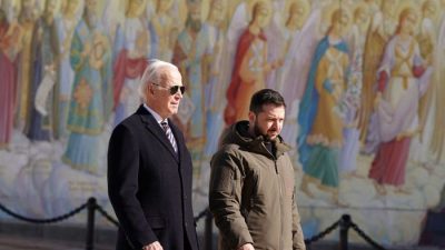 Фото: Президент США Джо Байден с президентом Украины Владимиром Зеленским, Киев, 20 февраля 2023 года, Украина. (DIMITAR DILKOFF/AFP via Getty Images)