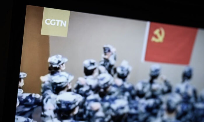 Сцены из программы CGTN отображаются на мониторе компьютера в Лондоне, Англия, 4 февраля 2021 года. (Leon Neal/Getty Images)