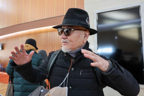 Г-н Хван Кю Ван, художник Института искусств, присутствует на представлении Shen Yun в Национальном театре Кореи в Сеуле, Южная Корея, 15 февраля 2023 года. (Kim Guk-hwan/The Epoch Times)