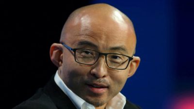 Фань Бао, основатель и генеральный директор China Renaissance, выступает на конференции WSJD Live в Лагуна-Бич, Калифорния, 25 октября 2016 г. (Mike Blake/Reuters)

