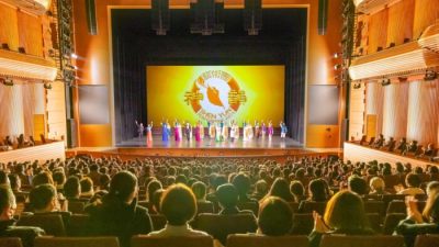 Кульминация выступления Всемирной компании исполнительского искусства Shen Yun в Национальном театре Кореи в Сеуле, Южная Корея, 15 февраля 2023 года. (Kim Guk-hwan/The Epoch Times)
