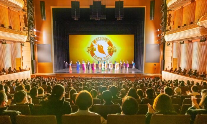 Кульминация выступления Всемирной компании исполнительского искусства Shen Yun в Национальном театре Кореи в Сеуле, Южная Корея, 15 февраля 2023 года. (Kim Guk-hwan/The Epoch Times)