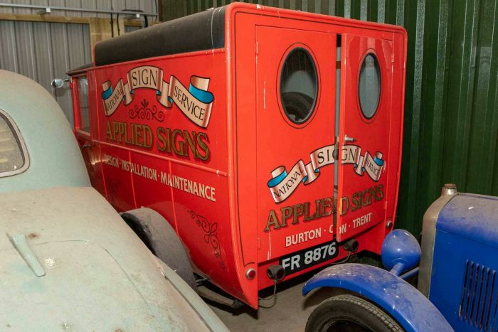 Фургон Austin 12/4 1926 года компании Applied Signs. (SWNS)
