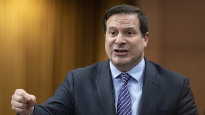 Воздушный китайский шар угрожал жизни канадцев