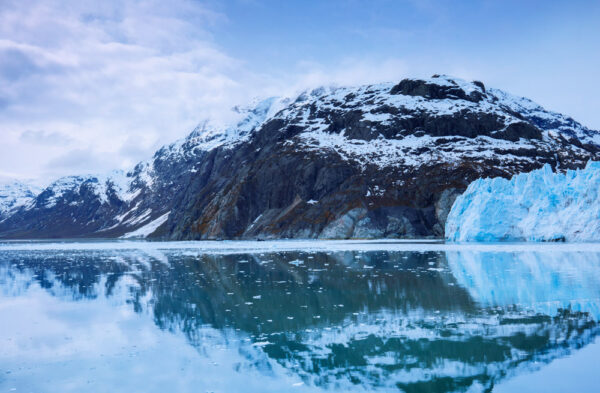 Водопад Брукс в национальном парке Катмай на Аляске. (Manamana/Shutterstock)