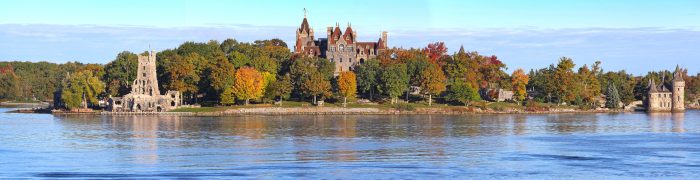 Замок Болдт с башней Альстер слева и электростанцией справа. (Alexander Sviridov/Shutterstock)