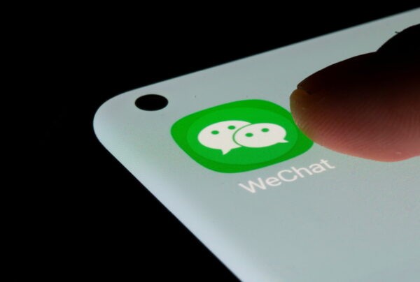 Приложение WeChat на смартфоне на фото, сделанном 13 июля 2021 года. (Dado Ruvic/Reuters)