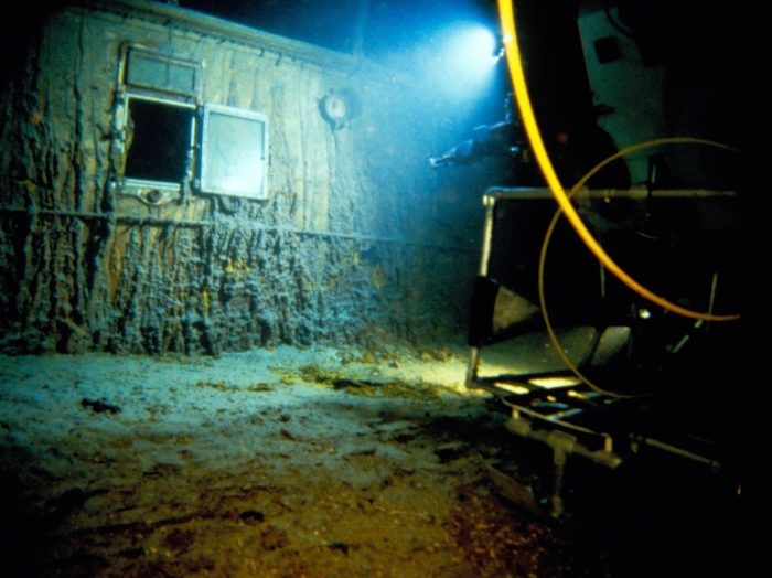 HOV Alvin припаркован на палубе затонувшего судна «Титаник». (Courtesy of WHOI Archives /©Woods Hole Oceanographic Institution)