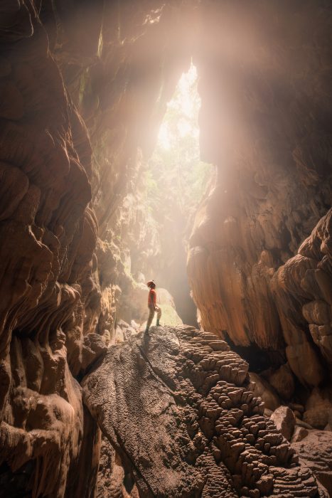 Карстовая воронка изнутри пещеры Тхунг. (Courtesy of Cao Ky Nhan via Jungle Boss Tours)
