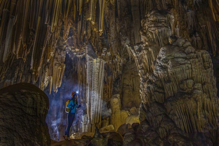 Сталактитовые образования в пещере Хунг. (Courtesy of Duc Thanh via Jungle Boss Tours)