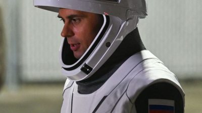 Российский космонавт Андрей Федяев перед стартом, мыс Канаверал, Флорида, 1 марта 2023 г. (CHANDAN KHANNA/AFP via Getty Images)
