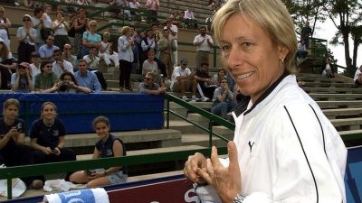 Фото: 43-летняя американская легенда тенниса Мартина Навратилова во время турнира по теннису в Мадриде, 23 мая 2000 года. (CHRISTOPHE SIMON/AFP via Getty Images)