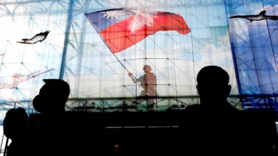 Тайваньские флаги у Министерства национальной обороны Тайваня в Тайбэе, Тайвань, 26 декабря 2022 года. . (REUTERS/Ann Wang)