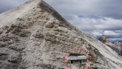 Убежище Буффа ди Перреро в Доломитовых горах, Италия. (Alxcrs/Shutterstock)

