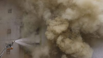 https://www.theepochtimes.com/thousands-evacuated-as-fire-hits-warehouse-in-crowded-hong-kong-district_5146996.html