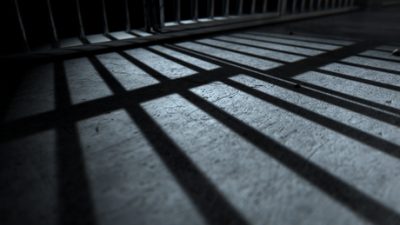 Нань Фэн помогал преступникам, добавляя ложь в их защиту, чтобы уменьшить тяжесть их преступлений. В результате многие преступники избежали наказания. (Фото: Albund via Dreamtime)