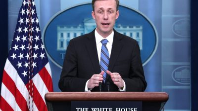 Советник по национальной безопасности Джейк Салливан выступает на ежедневном брифинге Джеймса С. Брэди для прессы в Белом доме в Вашингтоне, 20 сентября 2022 года. (Alex Wong/Getty Images)