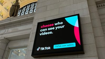 Реклама TikTok на Union Station, Вашингтон, округ Колумбия, 17 февраля 2023 г. (Madalina Vasiliu/The Epoch Times)