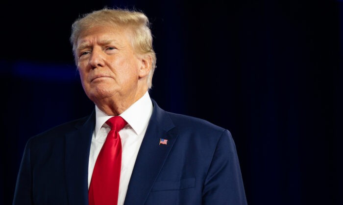 Бывший президент Дональд Трамп выступает на Консервативной конференции политических действий в отеле Hilton Anatole в Далласе, штат Техас, 6 августа 2022 года. (Brandon Bell/Getty Images)

