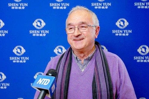 Ксавьер Арриета, бывший мэр Акойтии, на представлении Shen Yun в Логроньо, Испания, 3 марта. (телевидение NTD)