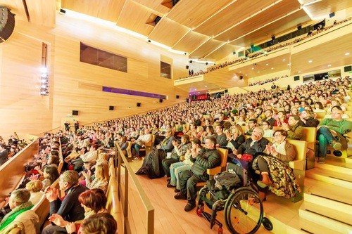 Компания Shen Yun New York на форуме RiojaForum в Логроньо, Испания, 5 марта. Компания представила четыре выступления в Логроньо 3–5 марта, все при полном аншлаге. (The Epoch Times)