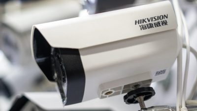 Видеокамера Hikvision. (Fred Dufour/AFP via Getty Images)