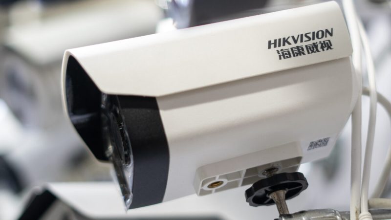 Видеокамера Hikvision. (Fred Dufour/AFP via Getty Images)