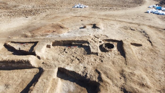 Древний холодильник «зир», полки для продуктов и печь. (Courtesy of Lagash Archaeological Project)