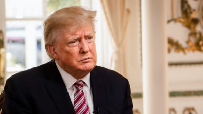 Бывший президент Дональд Трамп на своём курорте Мар-а-Лаго в Палм-Бич, штат Флорида, 31 января 2022 года. (The Epoch Times)
