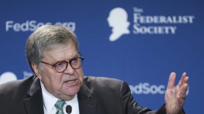 Бывший генеральный прокурор США Уильям Барр выступает на собрании Федералистского общества в Вашингтоне 20 сентября 2022 года. (Win McNamee/Getty Images)
