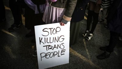 Протестующие в поддержку трансгендеров в Чикаго, 3 марта 2017 г. (Scott Olson/Getty Images)
