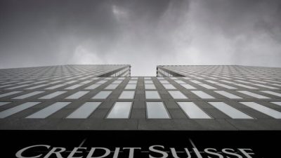 Тучи в небе над банком Credit Suisse в Цюрихе 21 февраля 2022 года. (Ennio Leanza/Keystone via AP)
