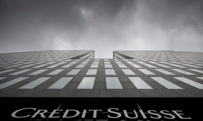 Тучи в небе над банком Credit Suisse в Цюрихе 21 февраля 2022 года. (Ennio Leanza/Keystone via AP)
