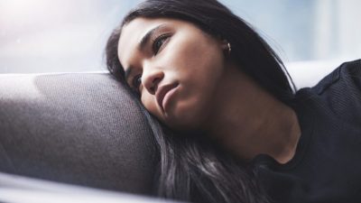 Другой взгляд на горе предлагает способы, которые помогут пережить его. (Yuri A/Shutterstock)