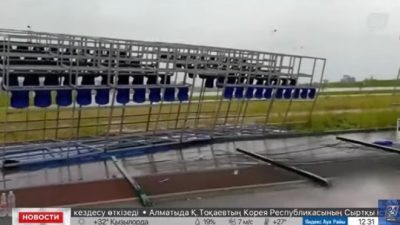 Трибуна спорткомплекса обрушилась в Ростове-на-Дону. ( Фото: скриншот/телеканал Хабар 24/youtube.com)