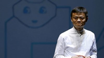 Джек Ма, основатель и исполнительный председатель китайской компании Alibaba Group, выступает во время пресс-конференции в Тибе, Япония, 18 июня 2015 года. (YuyaShino/Reuters)